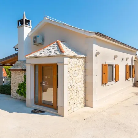 Anabella Villa